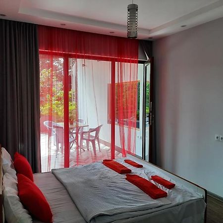 A Rioni Hotel Kutaisi Eksteriør billede