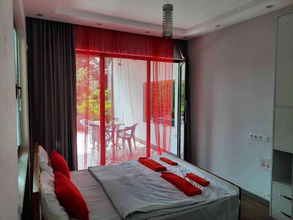 A Rioni Hotel Kutaisi Eksteriør billede